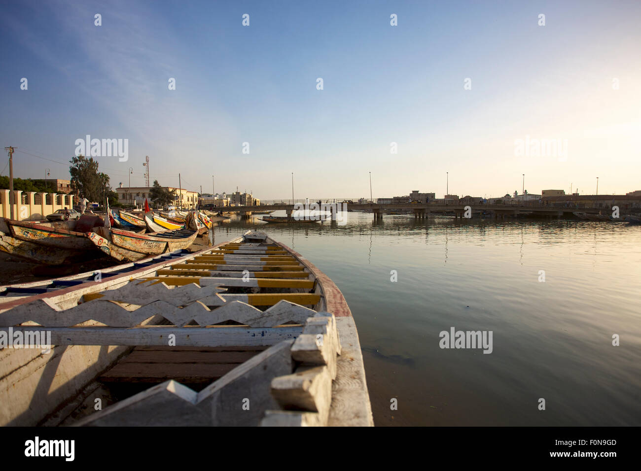 Fisher barche nel porto di Saint-Louis. Foto Stock