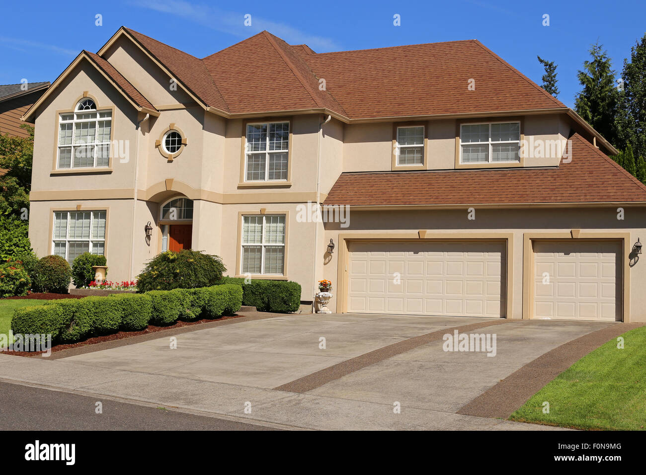 Bella casa di famiglia nella zona suburbana Foto Stock