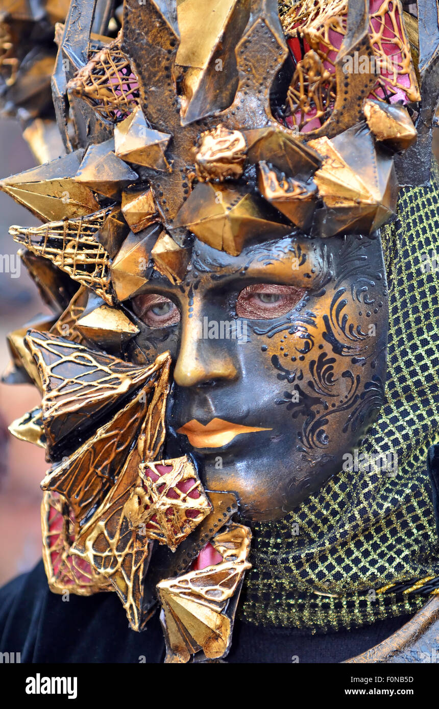 Artista nel bellissimo Veneto costume di carnevale di Venezia 2015 Foto Stock