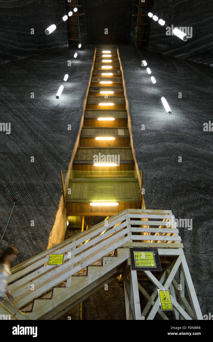 TURDA, ROMANIA - Agosto 2015: spazio sotterraneo nella miniera di sale Salina Turda museum in Romania Foto Stock