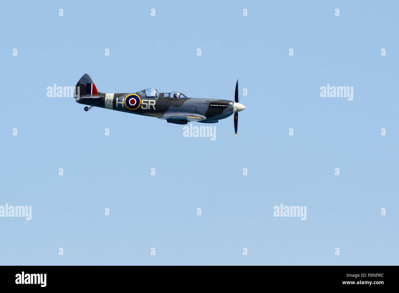 Spitfire sorvolano East Sussex a Eastbourne Air Show, 14 agosto 2015, Inghilterra, Regno Unito Foto Stock