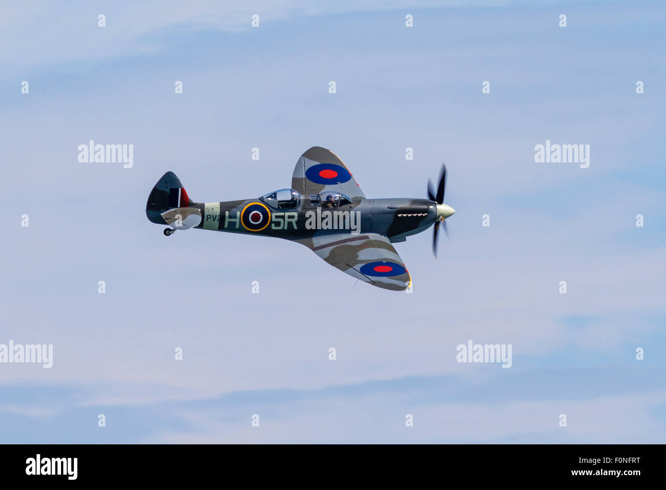 Spitfire sorvolano East Sussex a Eastbourne Air Show, 14 agosto 2015, Inghilterra, Regno Unito Foto Stock