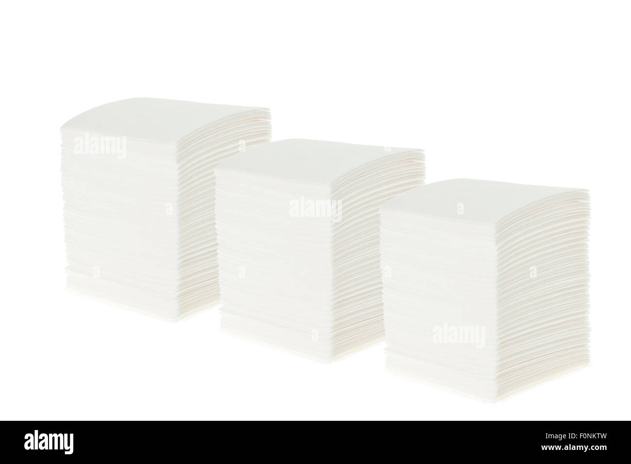 Grappolo di tovaglioli bianco isolato su bianco Foto Stock