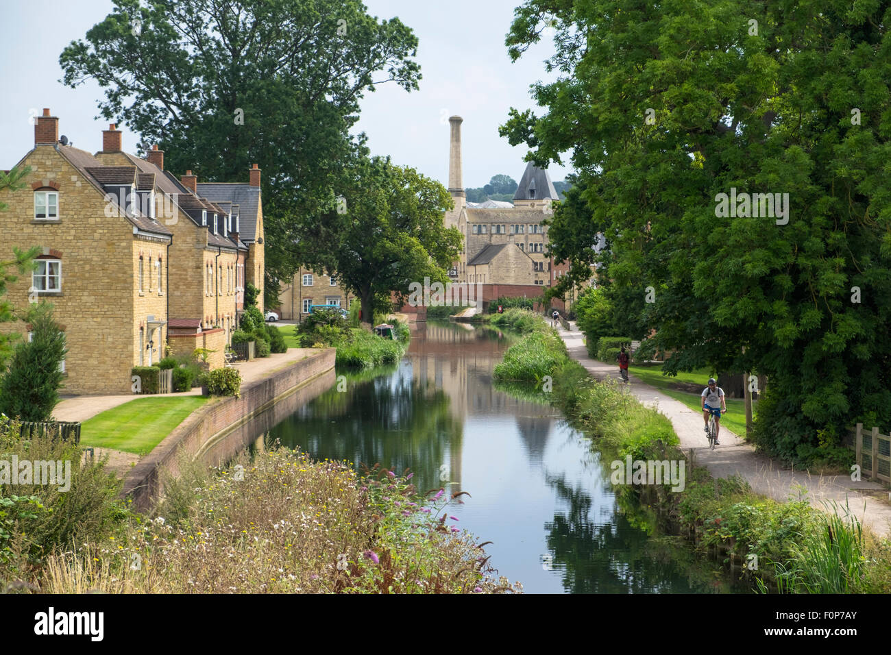 Il Cotswold canal al mulino Ebley Stroud Gloucestershire England Regno Unito Foto Stock