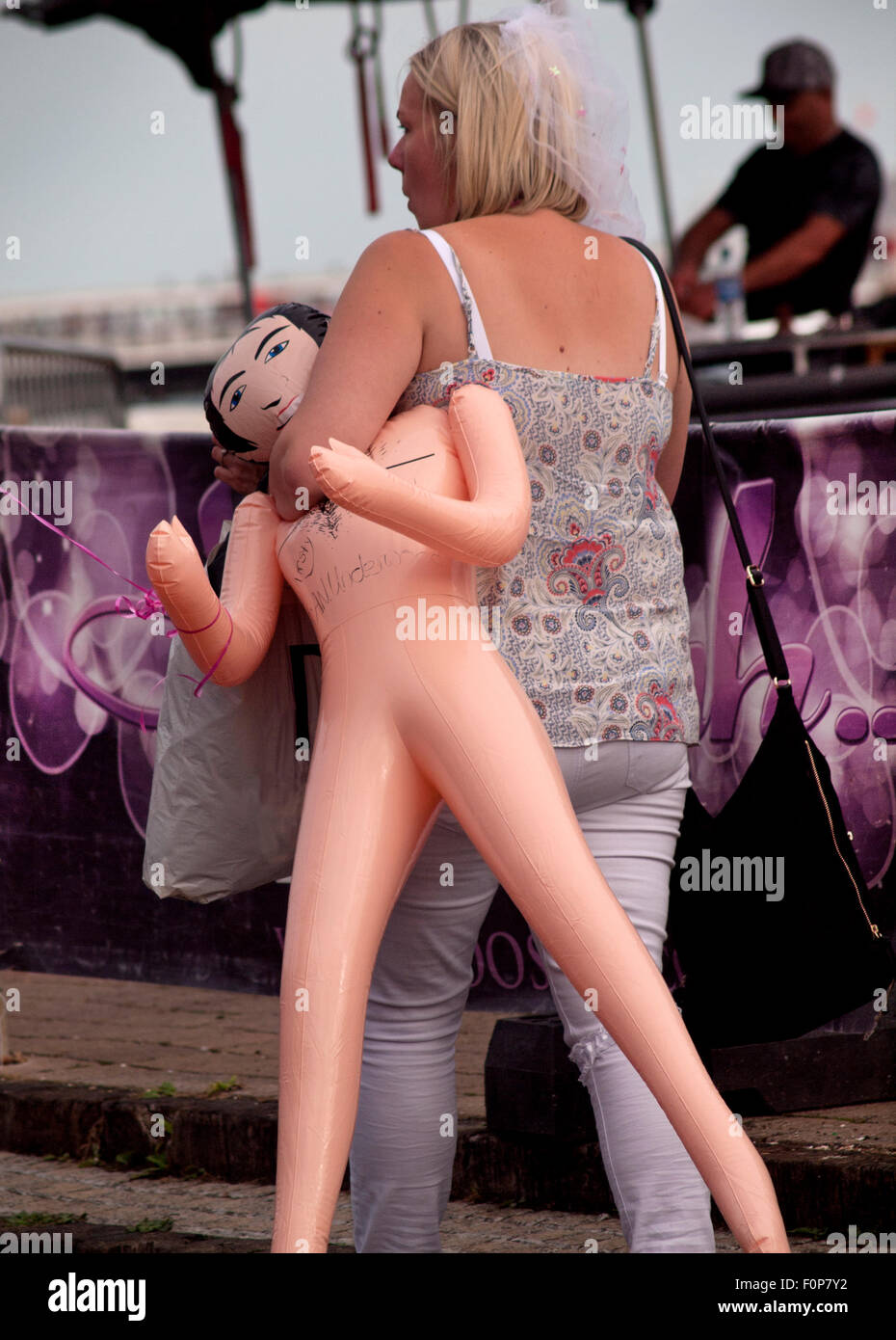 Una gallina party arriva a Brighton Foto Stock