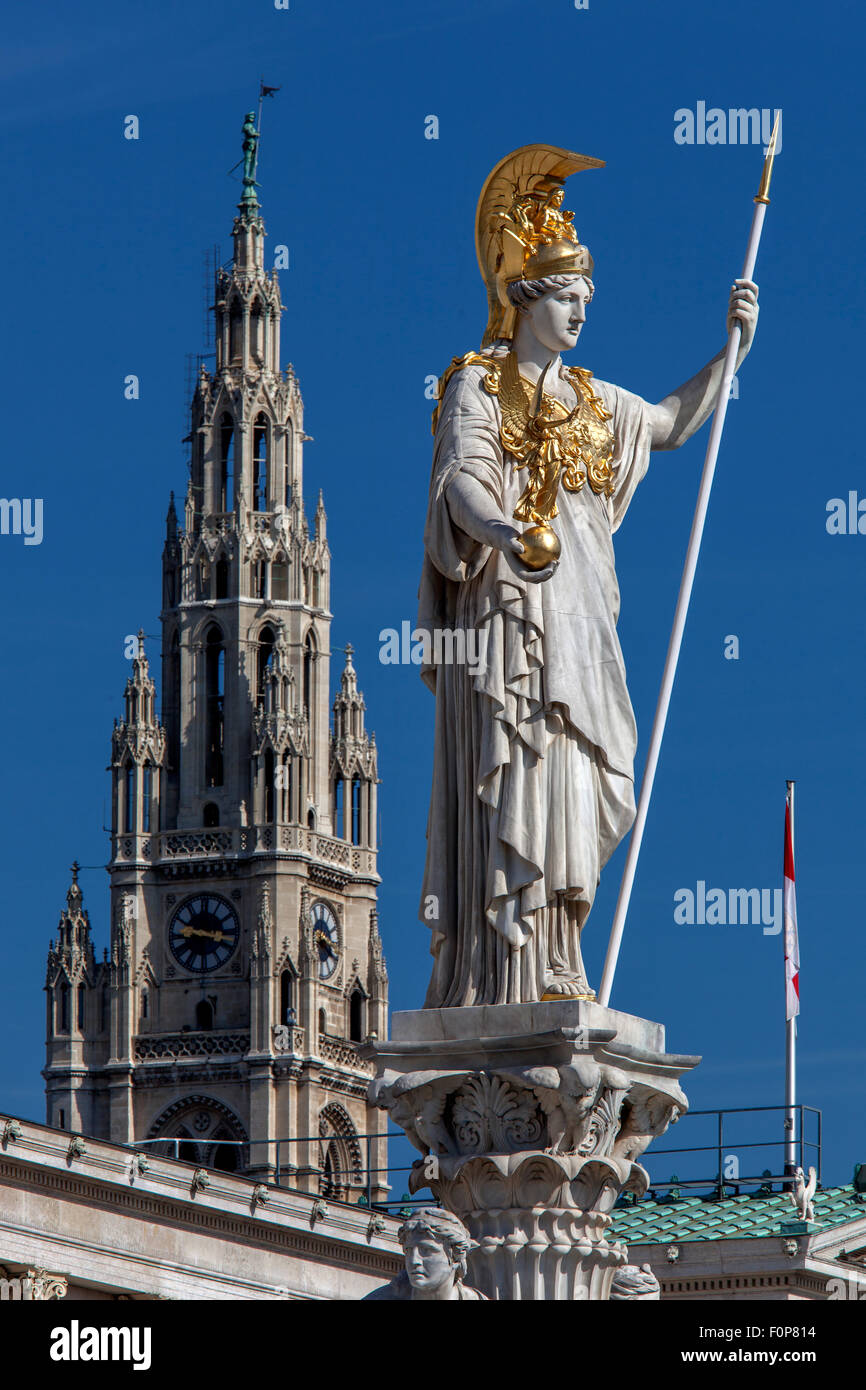 Pallade Atena statua di fronte a Vienna il Parlamento, Vienna, Austria Foto Stock