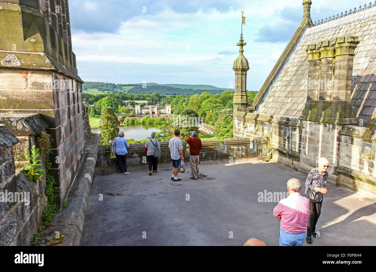 Alton Towers casa abbandonati in Estate Theme Park Gardens Inghilterra Staffordshire REGNO UNITO Foto Stock