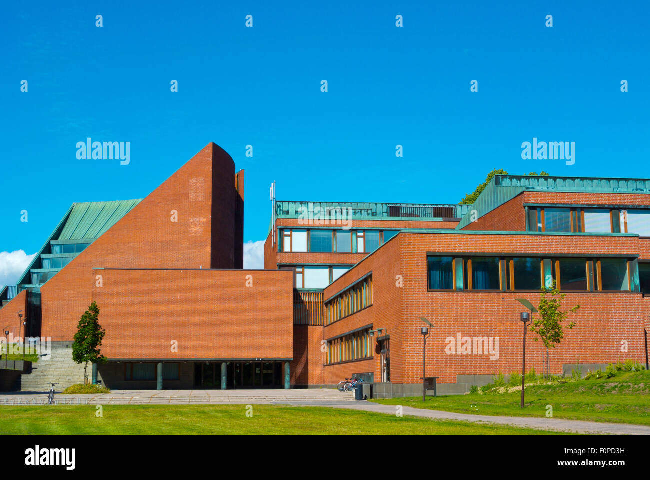 Università di Tecnologia di Helsinki, parte di Aalto University, con auditorium, progettato da Alvar Aalto, di Otaniemi a Espoo, Finlandia Foto Stock