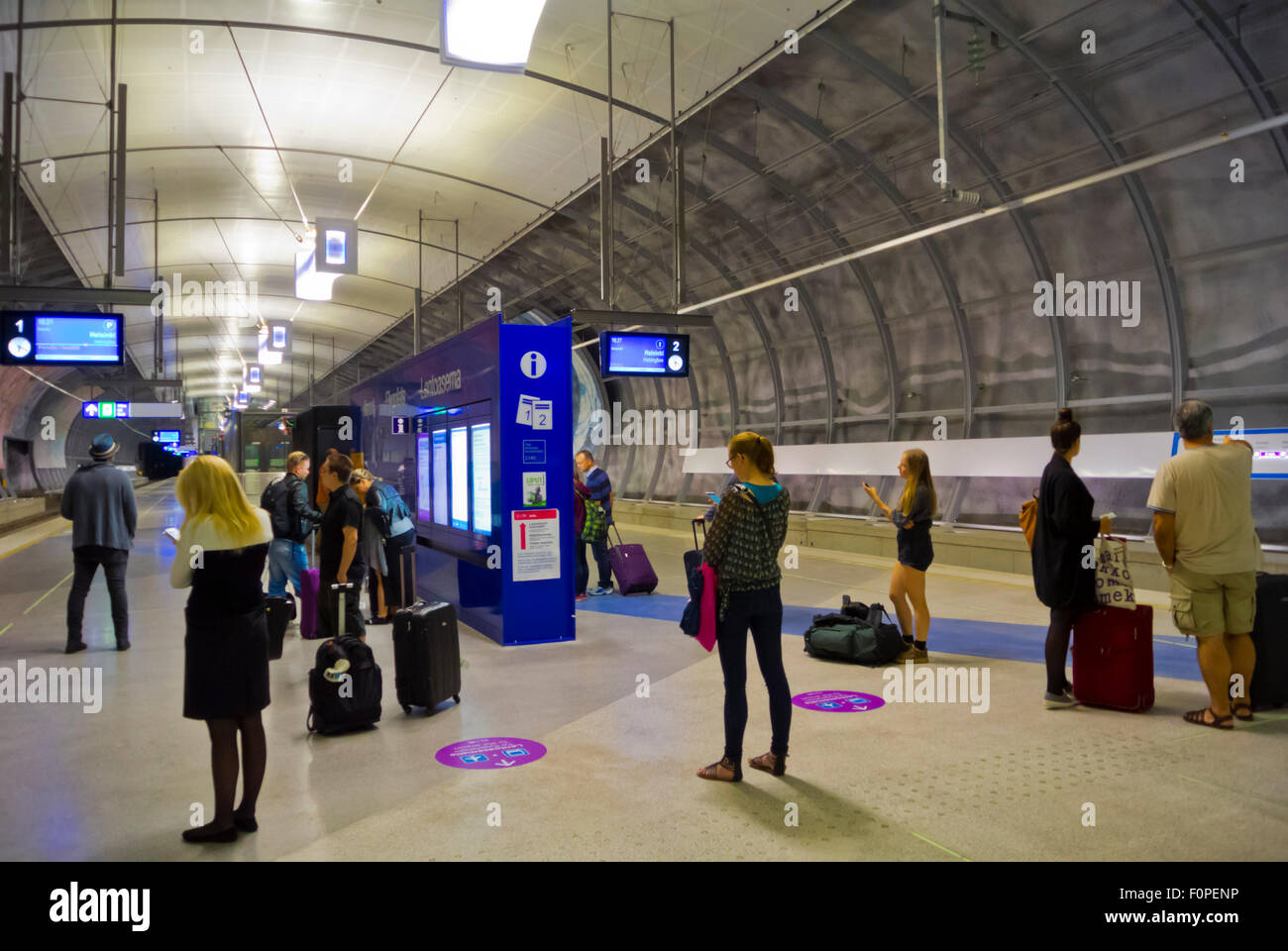 Stazione ferroviaria aeroportuale, Kehärata, anello ferroviario linea, Helsinki-Vantaan lentoasema, l'aeroporto Helsinki-Vantaa, Finlandia Foto Stock