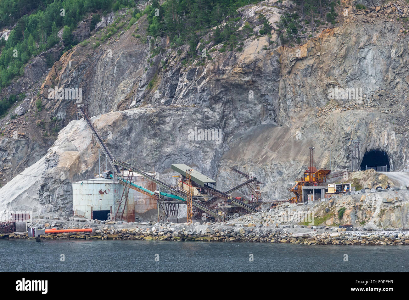 Operazione mineraria nel Geirangerfjord, Norvegia. Foto Stock