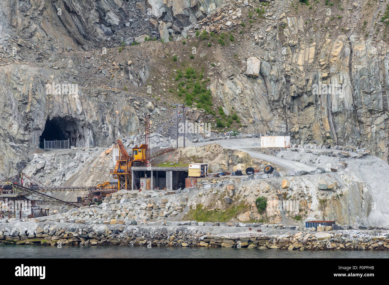Operazione mineraria nel Geirangerfjord, Norvegia. Foto Stock