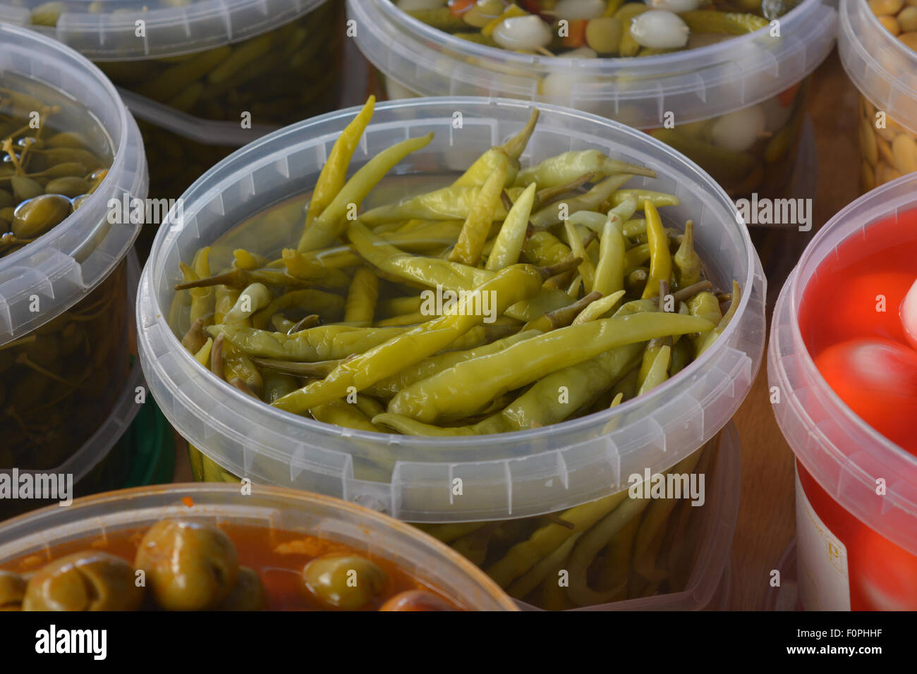 Peperoncini sott'aceto in un mercato in stallo, Spagna Foto Stock