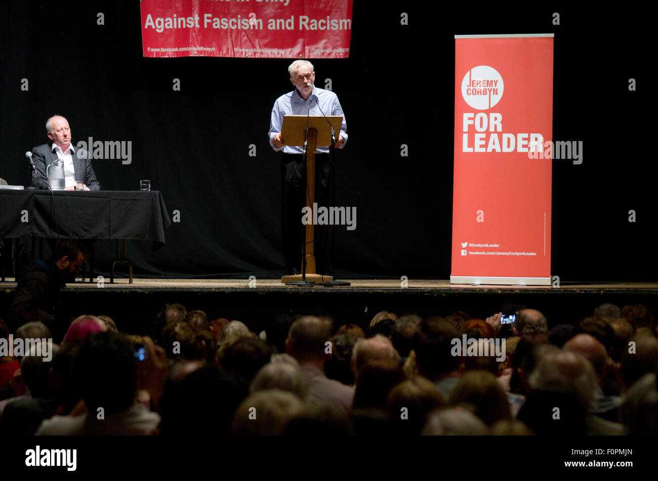 Middlesbrough, Regno Unito. 18 Agosto, 2015. Jeremy Corbyn parlando in un rally come egli le campagne intorno al paese in corsa per la leadership laburista elezione. Middlesbrough Town Hall, Middlesbrough, Regno Unito, martedì 18 agosto 2015 Credit: Nicholas Wesson/Alamy Live News Foto Stock