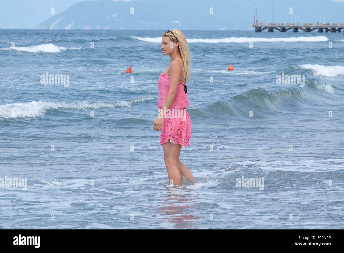 Michelle Hunziker Trascorrere Il Tempo In Spiaggia Con La