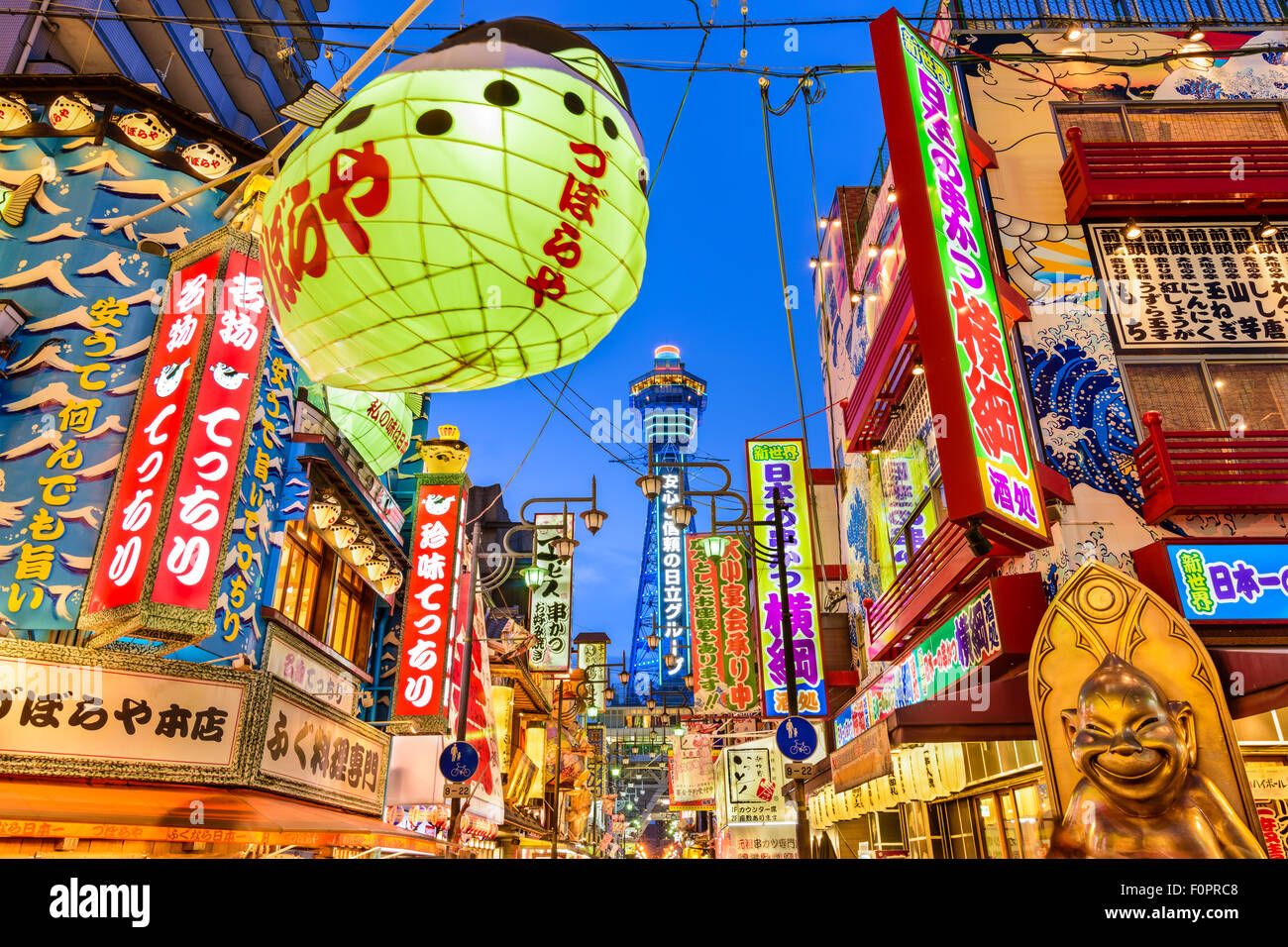 Il quartiere Shinsekai di Osaka, in Giappone. Foto Stock
