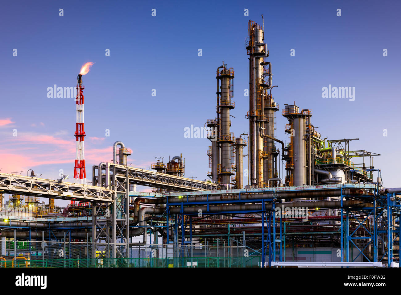 Le raffinerie di petrolio in Kawasaki, Kanagawa, Giappone. Foto Stock