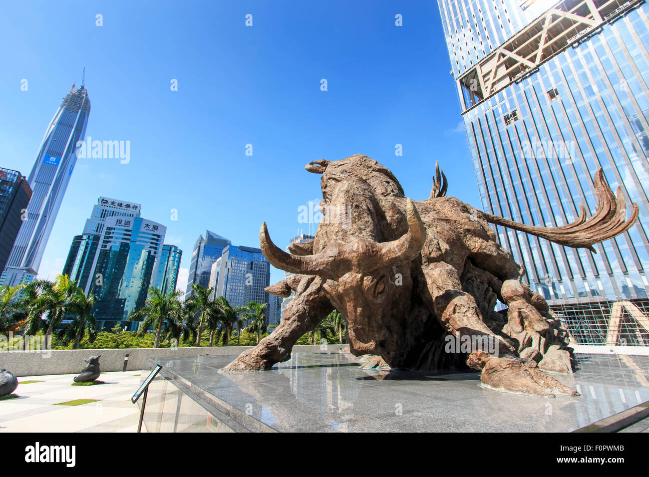 Shenzhen, Cina - agosto 19,2015: Stock Market Building a Shenzhen, uno dei tre mercati azionari in Cina Foto Stock