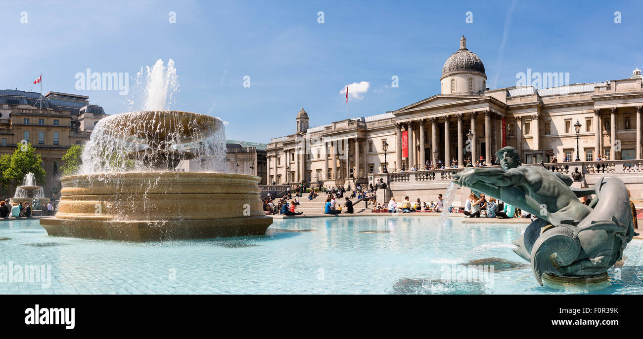 Londra, National Gallery e fontane in Trafalgar Square Foto Stock