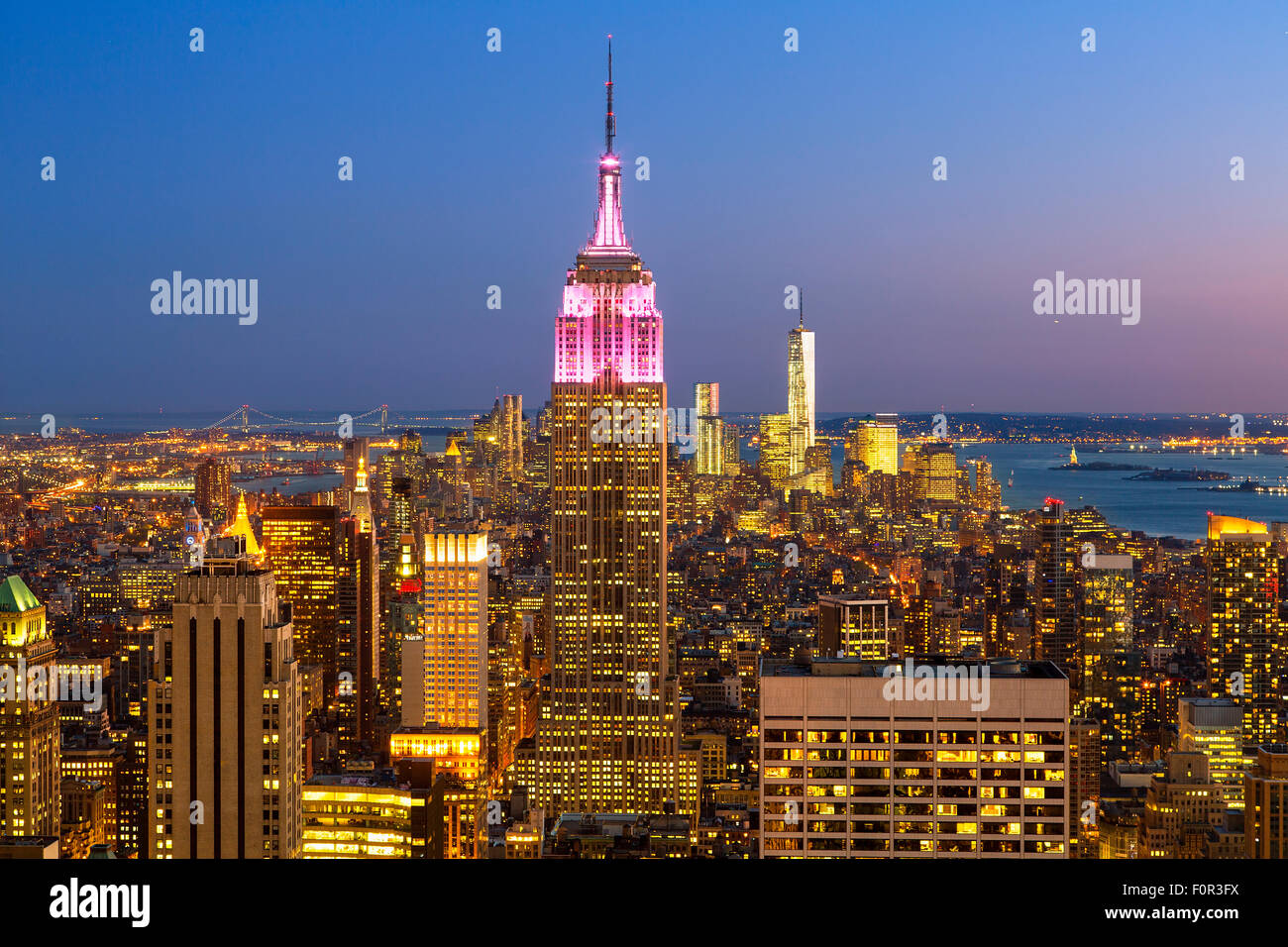 La città di New York, Empire State Building al crepuscolo Foto Stock