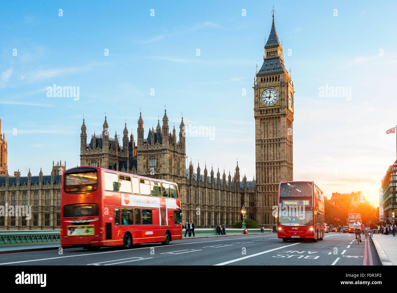 Londra, il traffico sul Westminster Bridge Foto Stock
