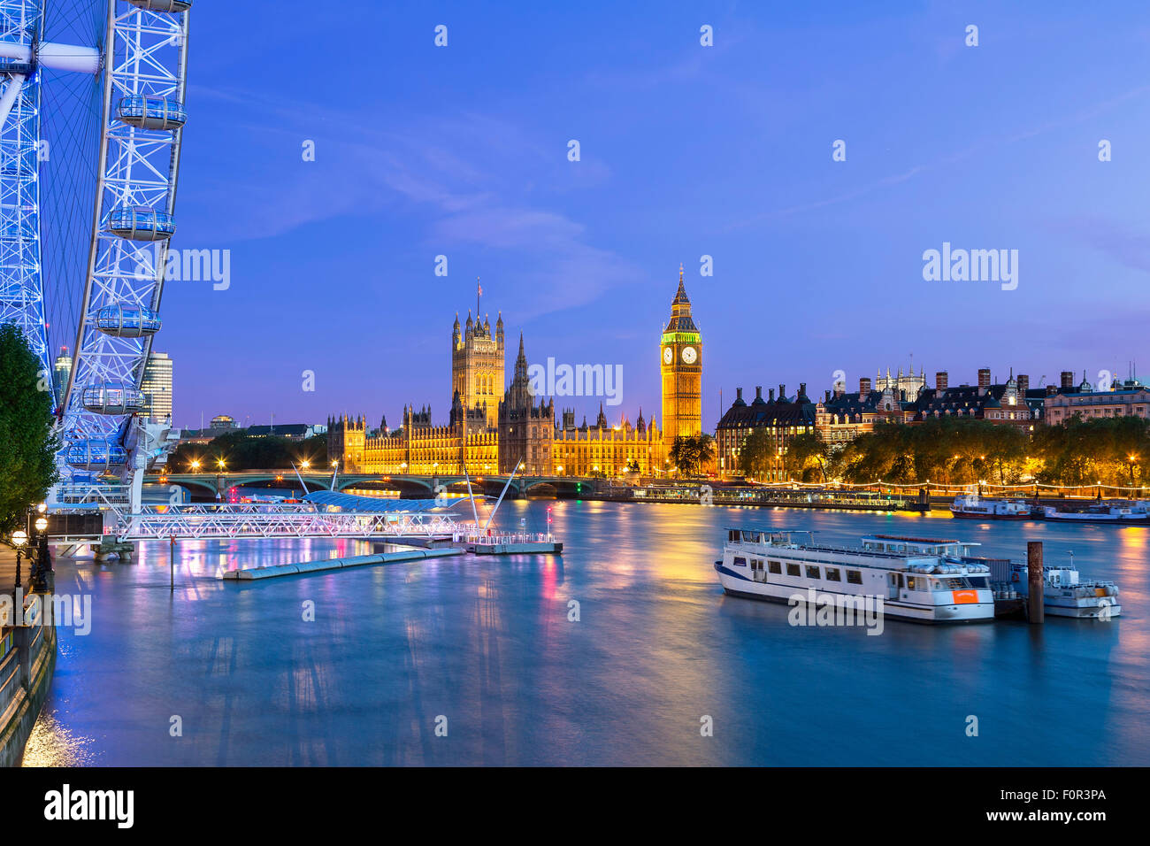 Inghilterra, lo skyline di Londra al tramonto Foto Stock