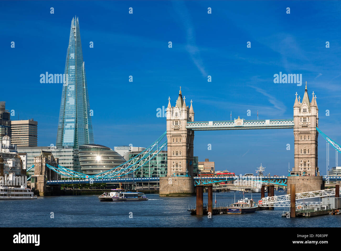 Londra, il Tower Bridge e Shard London Bridge Foto Stock