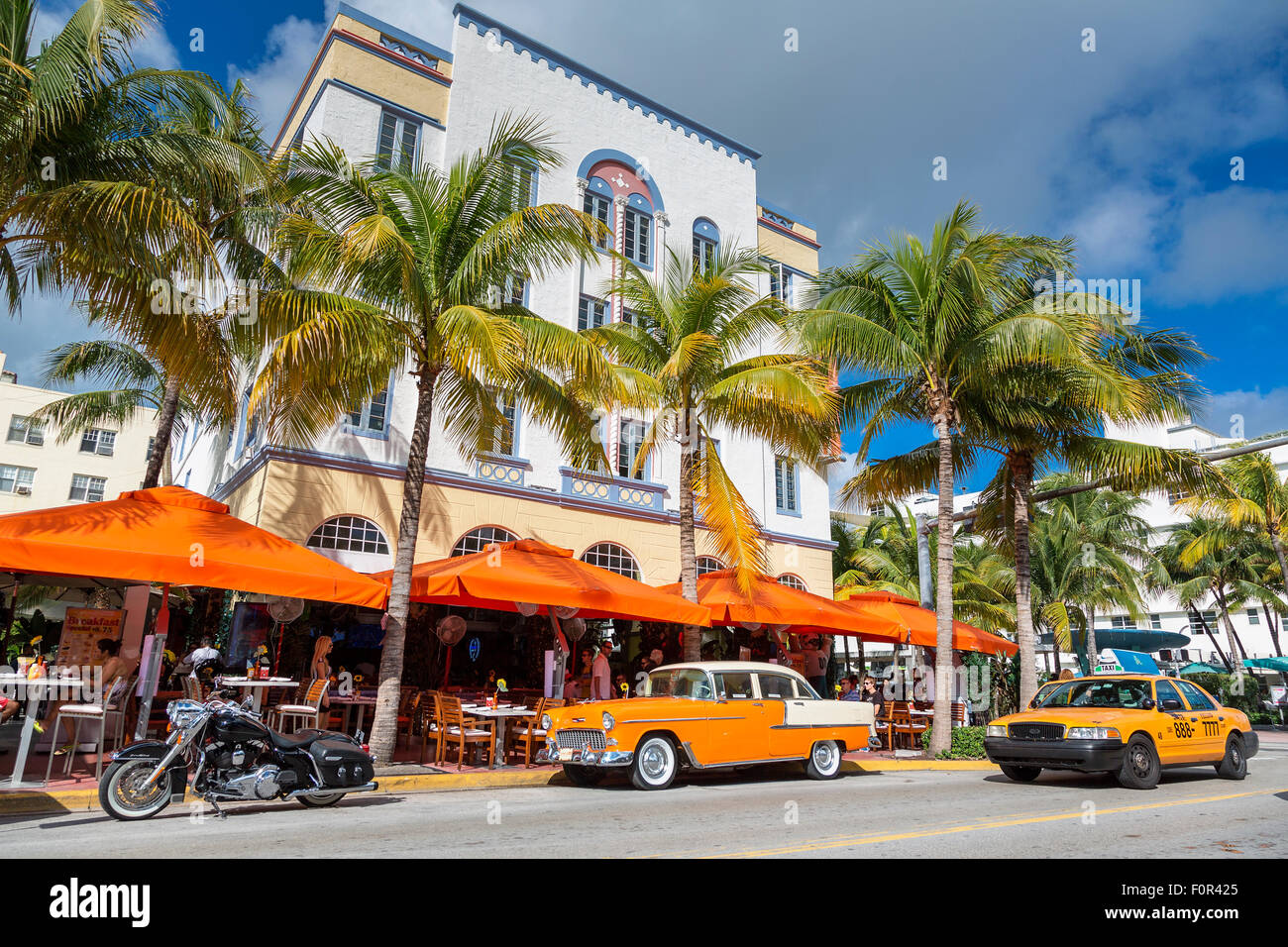 Miami, South Beach, taxi su Ocean Drive Foto Stock