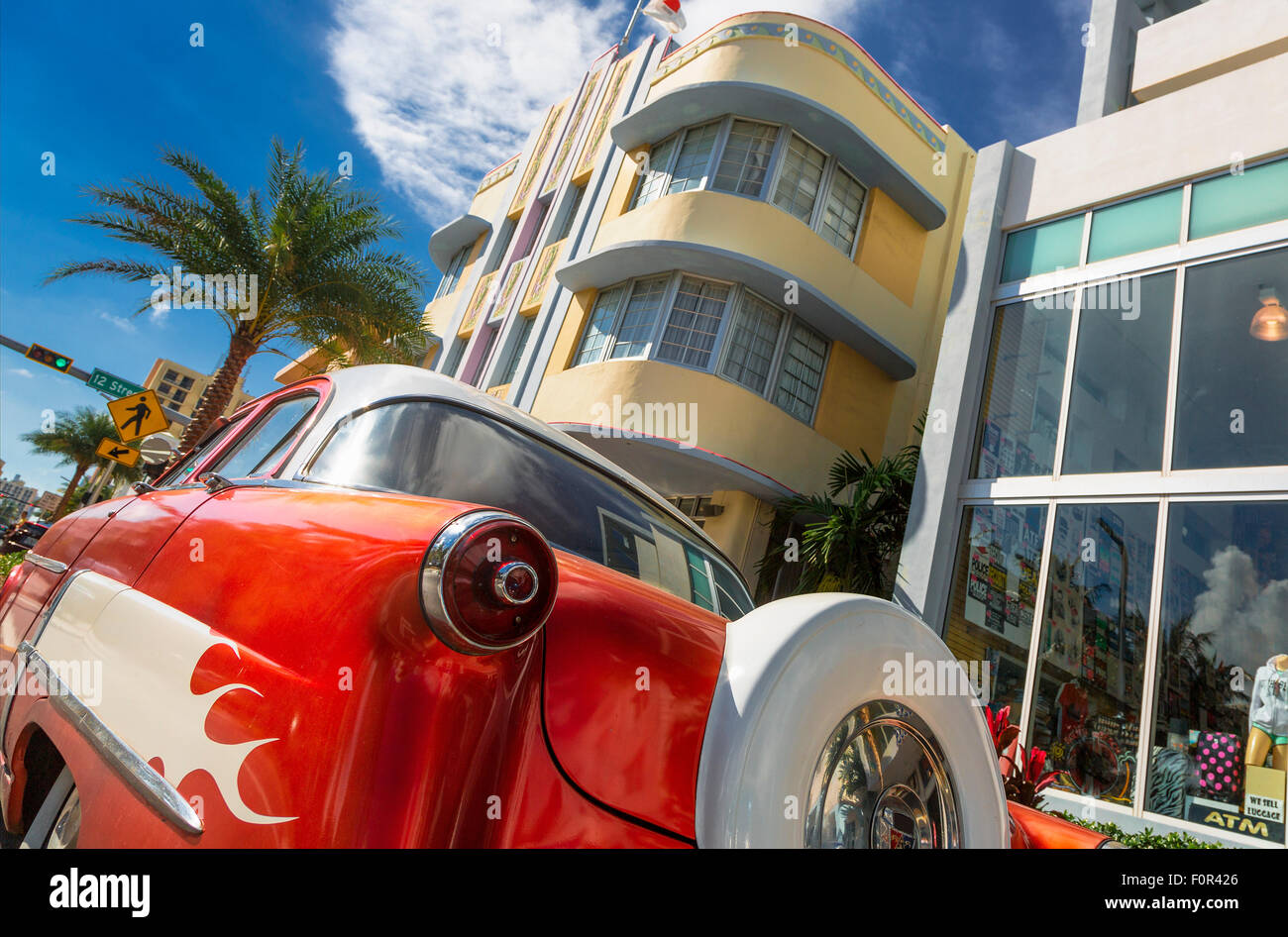 Miami, South Beach, Vintage auto su Collins Avenue Foto Stock