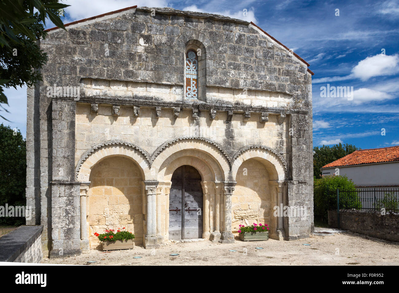 La chiesa romanica di San Ouen la Thene, Charente Maritime, Francia Foto Stock