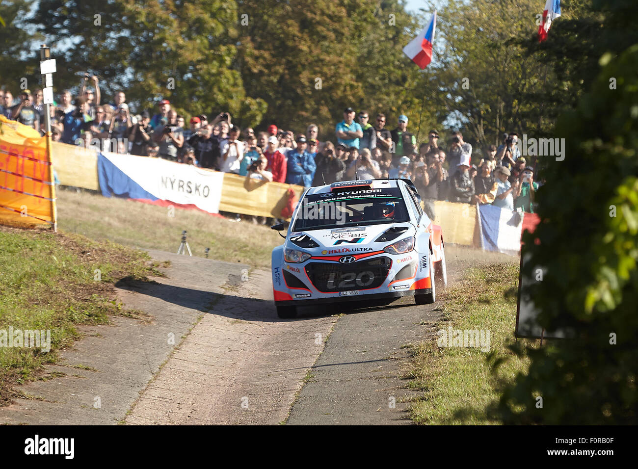 Konz, Germania. 20 agosto 2015. Dani Sordo e Marc Marti di Spagna guidare la loro Hyundai i20 WRC come passano il shakedown vicino a Konz durante il IX esecuzione del Rally Mondiale di Germania in Konz, Germania, 20 agosto 2015. Foto: THOMAS FREY/dpa/Alamy Live News Foto Stock