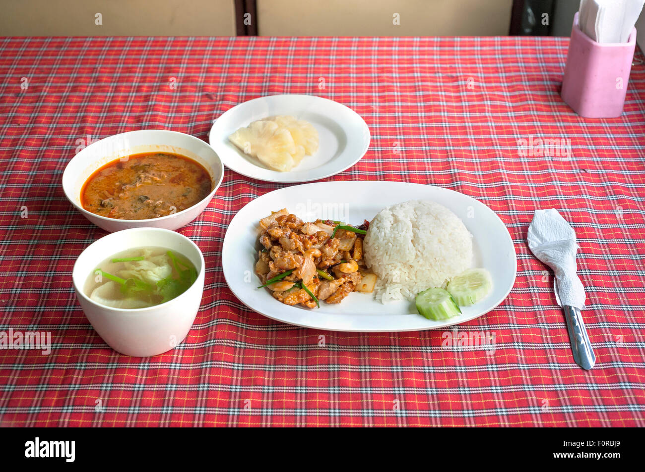 Pasti a bordo della chiang mai a Bangkok per tutta la notte in treno, Thailandia Foto Stock