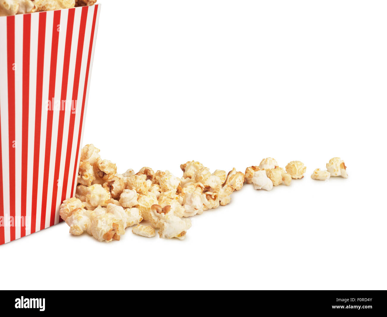 Colpo di stile cinema popcorn nella casella su sfondo bianco con copia spazio per il progettista. Foto Stock