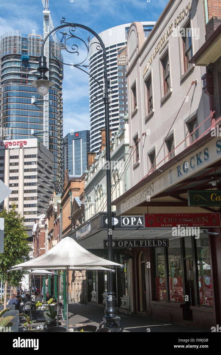 Le rocce precinct area di Sydney dove il primo insediamento europeo ha avuto luogo,opal store e cafe di Sydney Foto Stock