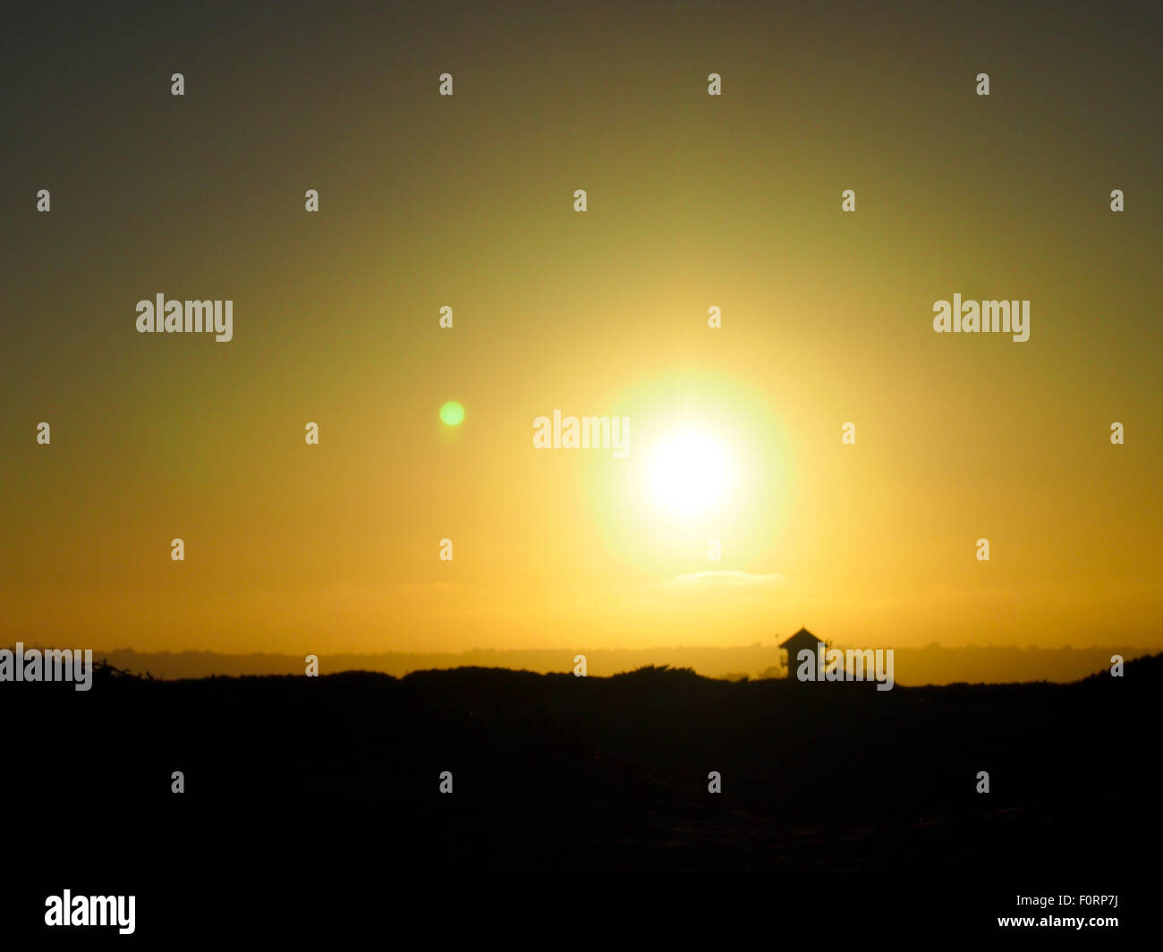 Il sole insieme a Coronado Beach a San Diego in giugno Foto Stock