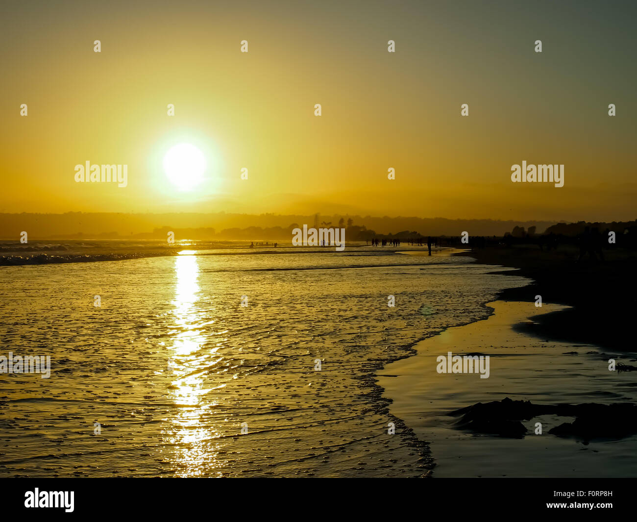 Il sole insieme a Coronado Beach a San Diego in giugno Foto Stock