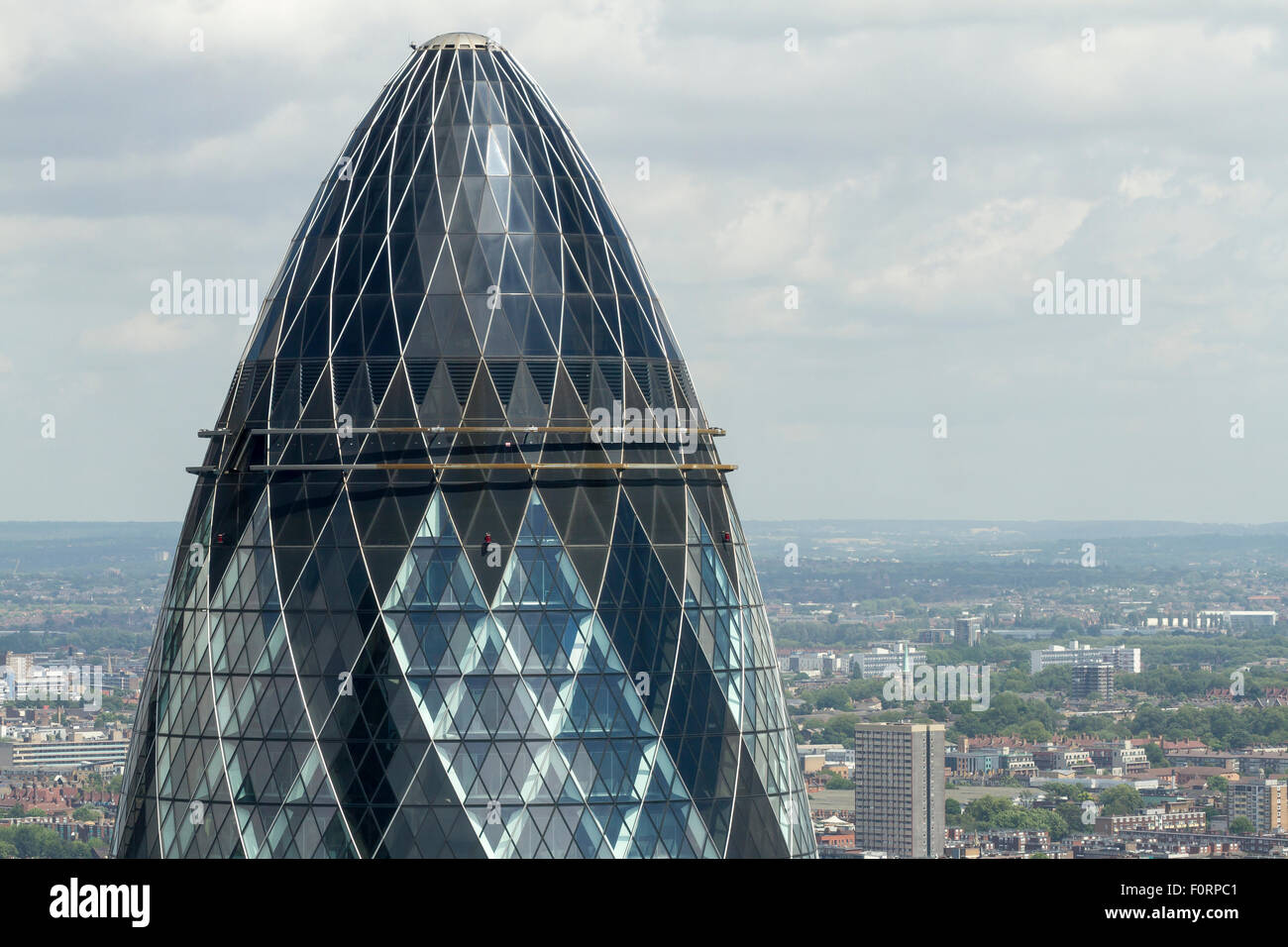 La cima del Gherkin o 30 St Mary Axe nella città di Londra, Regno Unito Foto Stock