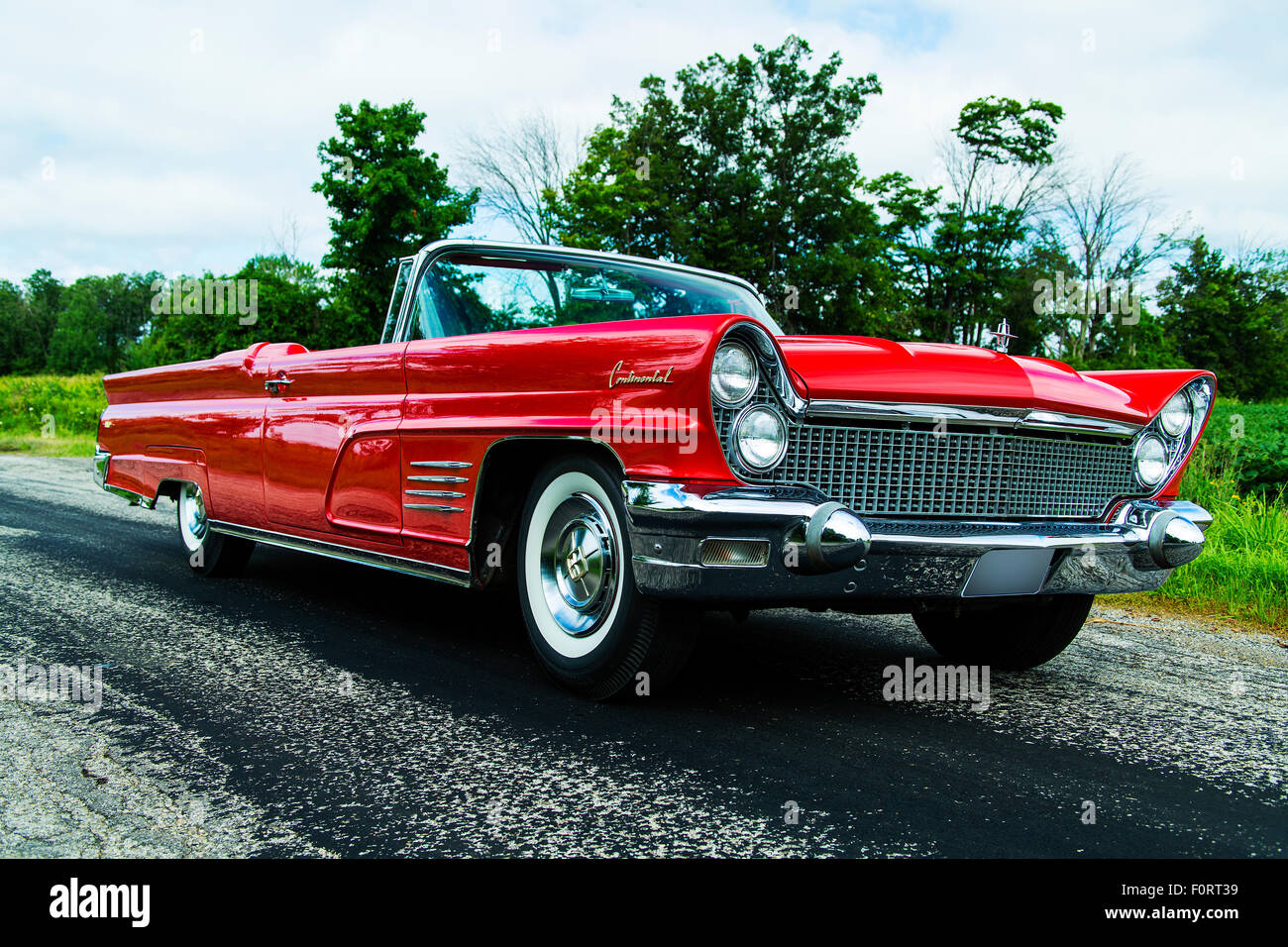 1960 Lincoln Continental Convertible sulla carreggiata Foto Stock