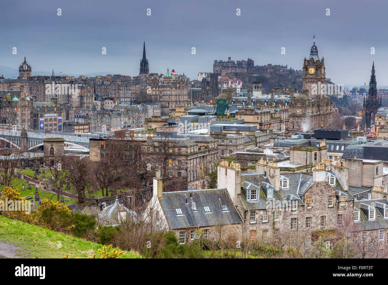 Una vista da Calton Hill su Edinburgo, città di Edimburgo, Scozia, Regno Unito, Europa. Foto Stock