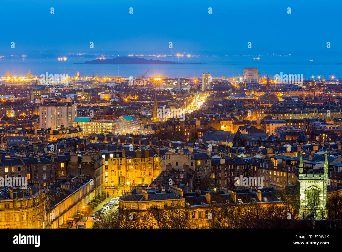 Una vista da Calton Hill su Edinburgo, città di Edimburgo, Scozia, Regno Unito, Europa. Foto Stock