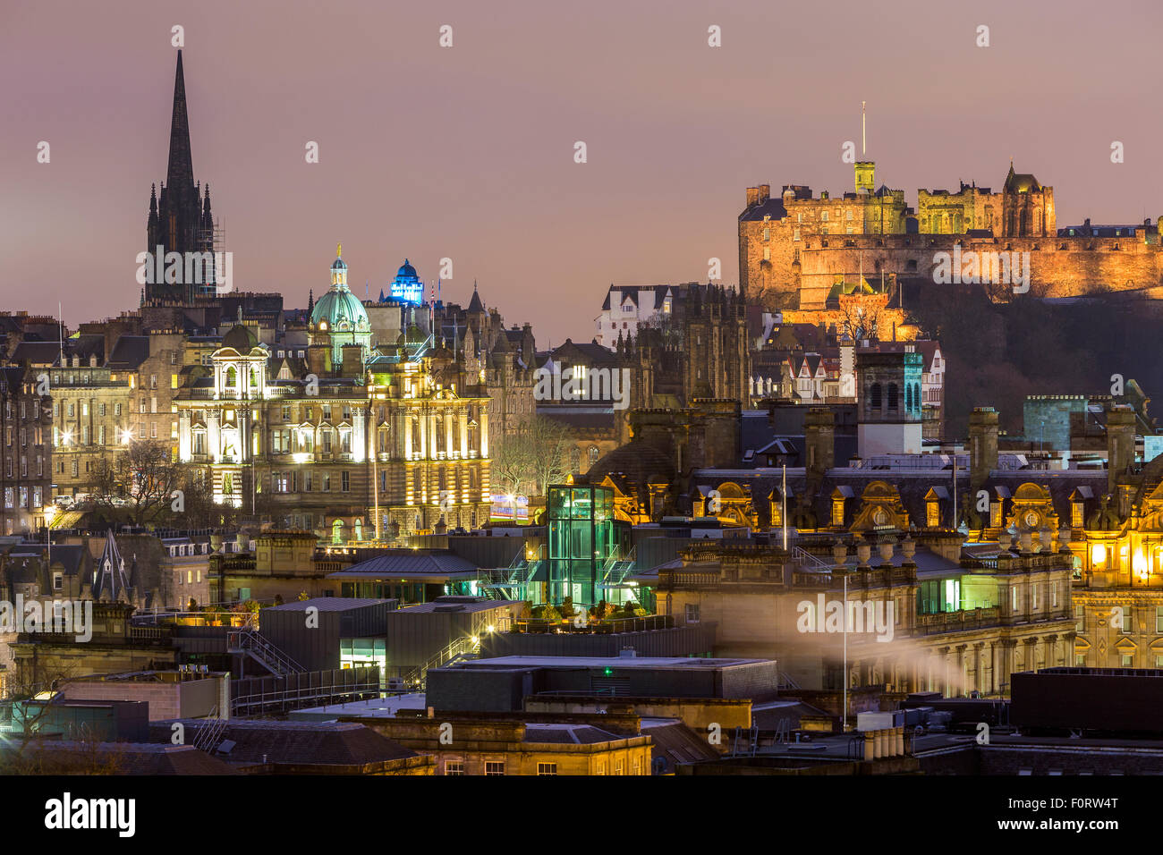 Una vista da Calton Hill su Edinburgo, città di Edimburgo, Scozia, Regno Unito, Europa. Foto Stock