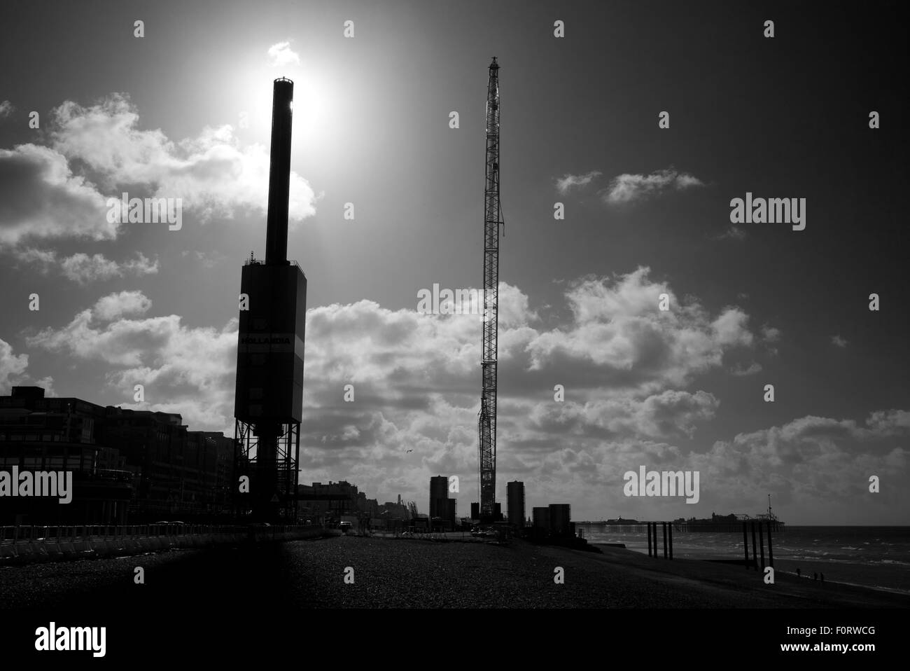 Sole di mattina dietro i360 Visualizzazione della costruzione della torre in corso, Brighton, Regno Unito Foto Stock