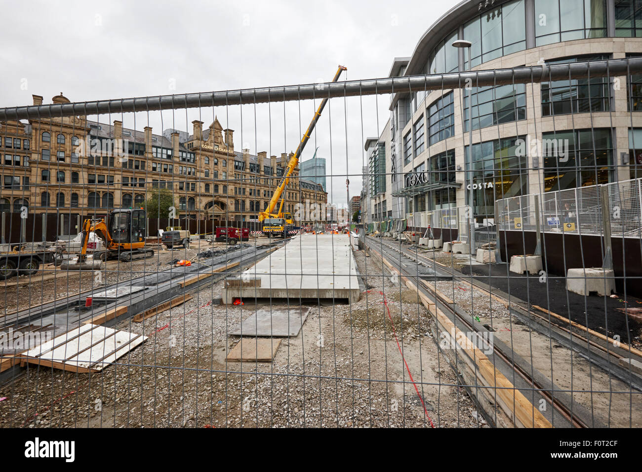 La costruzione di nuove linee di tram su Deansgate Manchester Inghilterra England Regno Unito Foto Stock