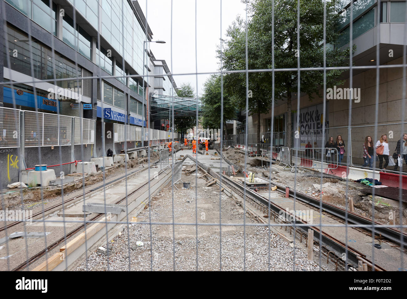 La costruzione di nuove linee di tram su Deansgate Manchester Inghilterra England Regno Unito Foto Stock