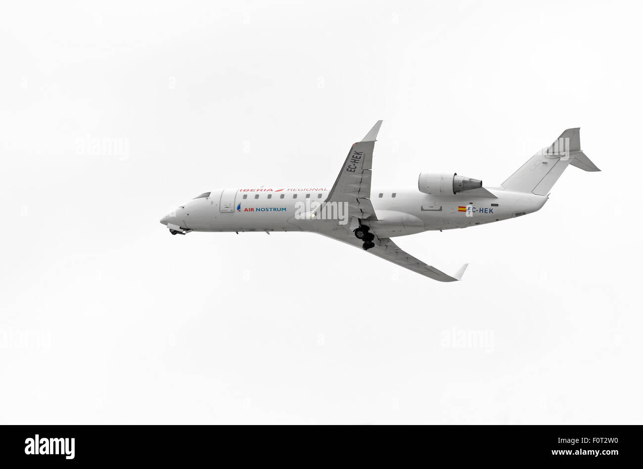 -Aeromobili Bombardier Canadair CRJ-200-, di -Air Nostrum- compagnia aerea, è tenuto fuori da Madrid-Barajas : Adolfo SUAREZ- aeroporto. Foto Stock