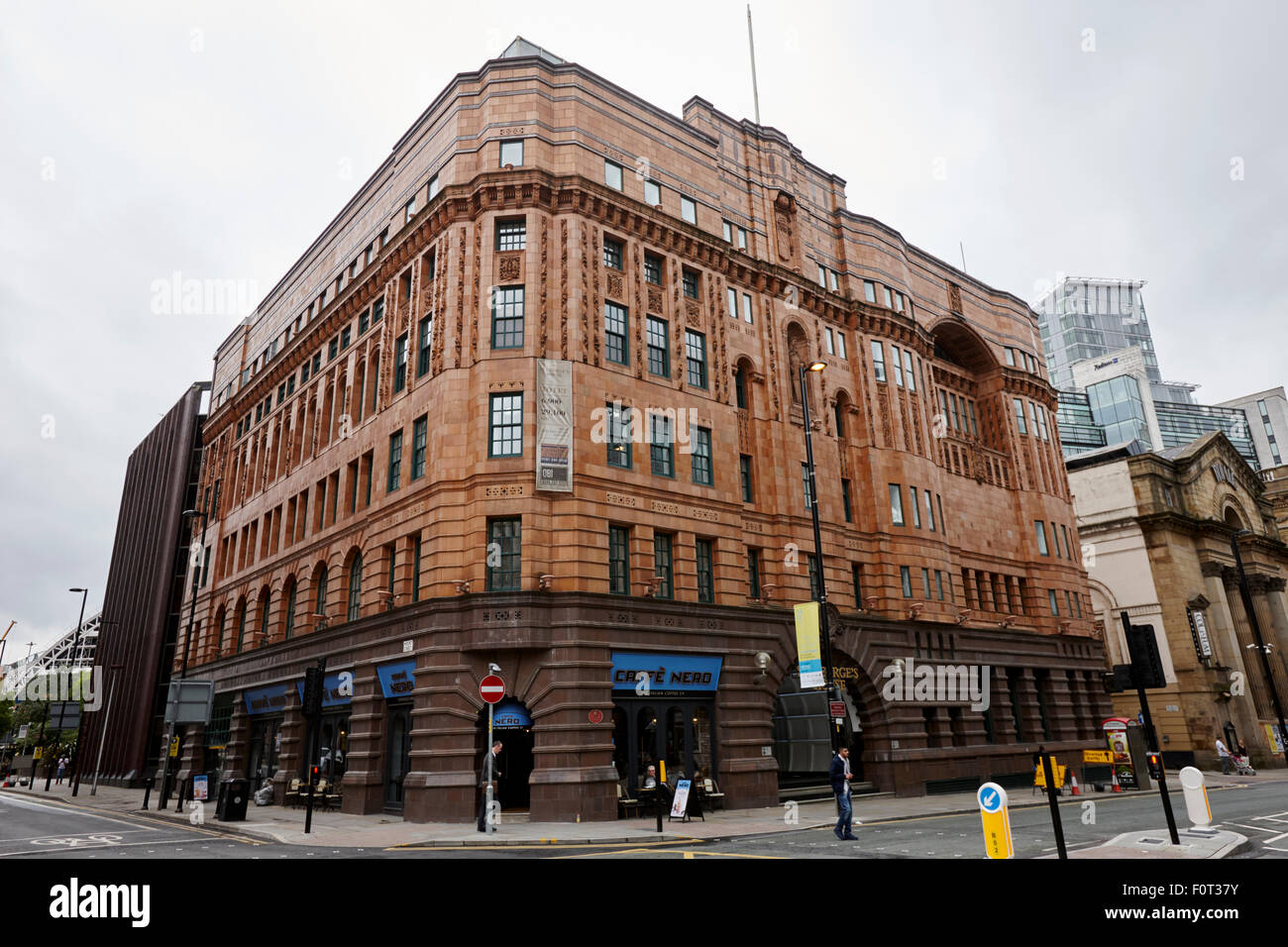 St Georges house primo edificio in cemento in Manchester Inghilterra England Regno Unito Foto Stock