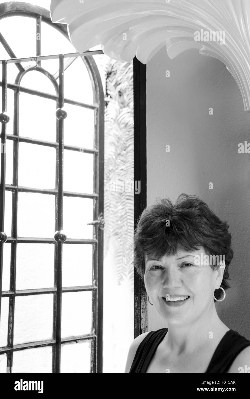 Ritratto di donna sorridente in villa Messicana - Casa Amorita B&B a Puerto Vallarta, Messico Foto Stock