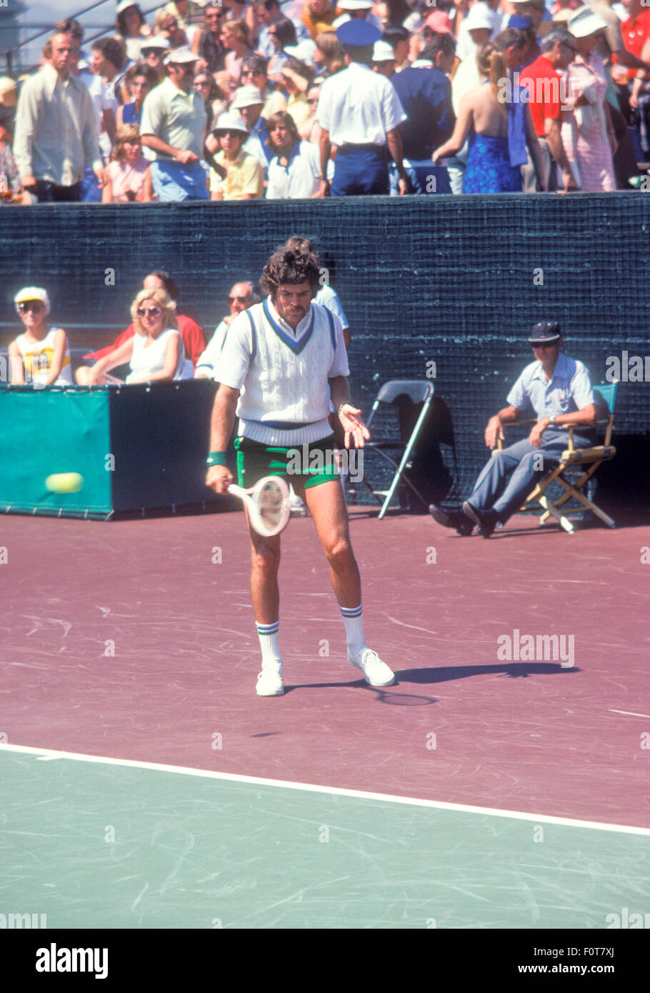 Tom Gorman in azione al torneo di tennis nel settembre 1974. Foto Stock
