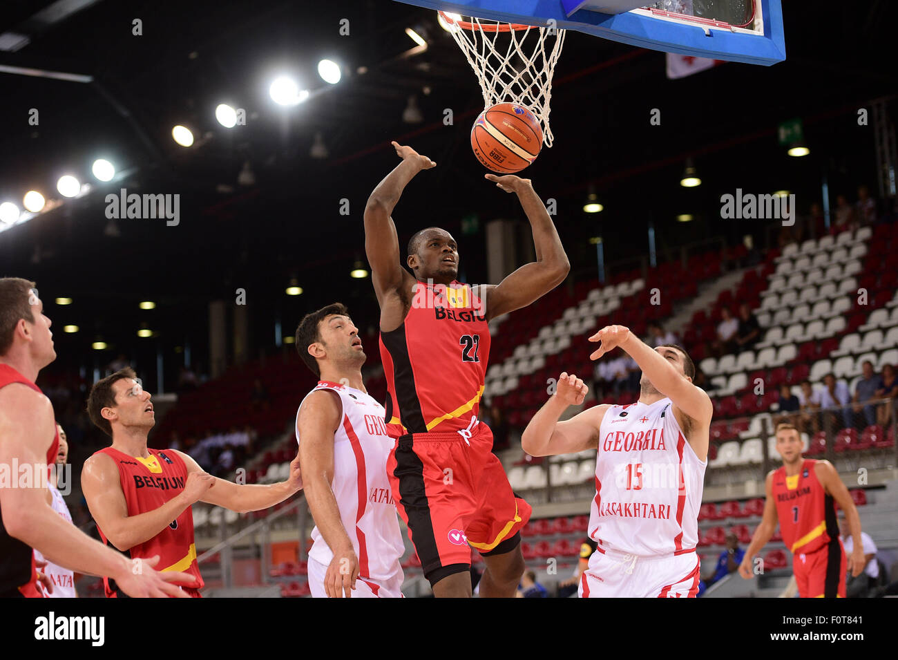 Parigi, Francia. 20 agosto 2015. Basket Internazionale amichevole. Belgio contro Georgia. Kevin Tumba (Bel) Credito: Azione Sport Plus/Alamy Live News Foto Stock