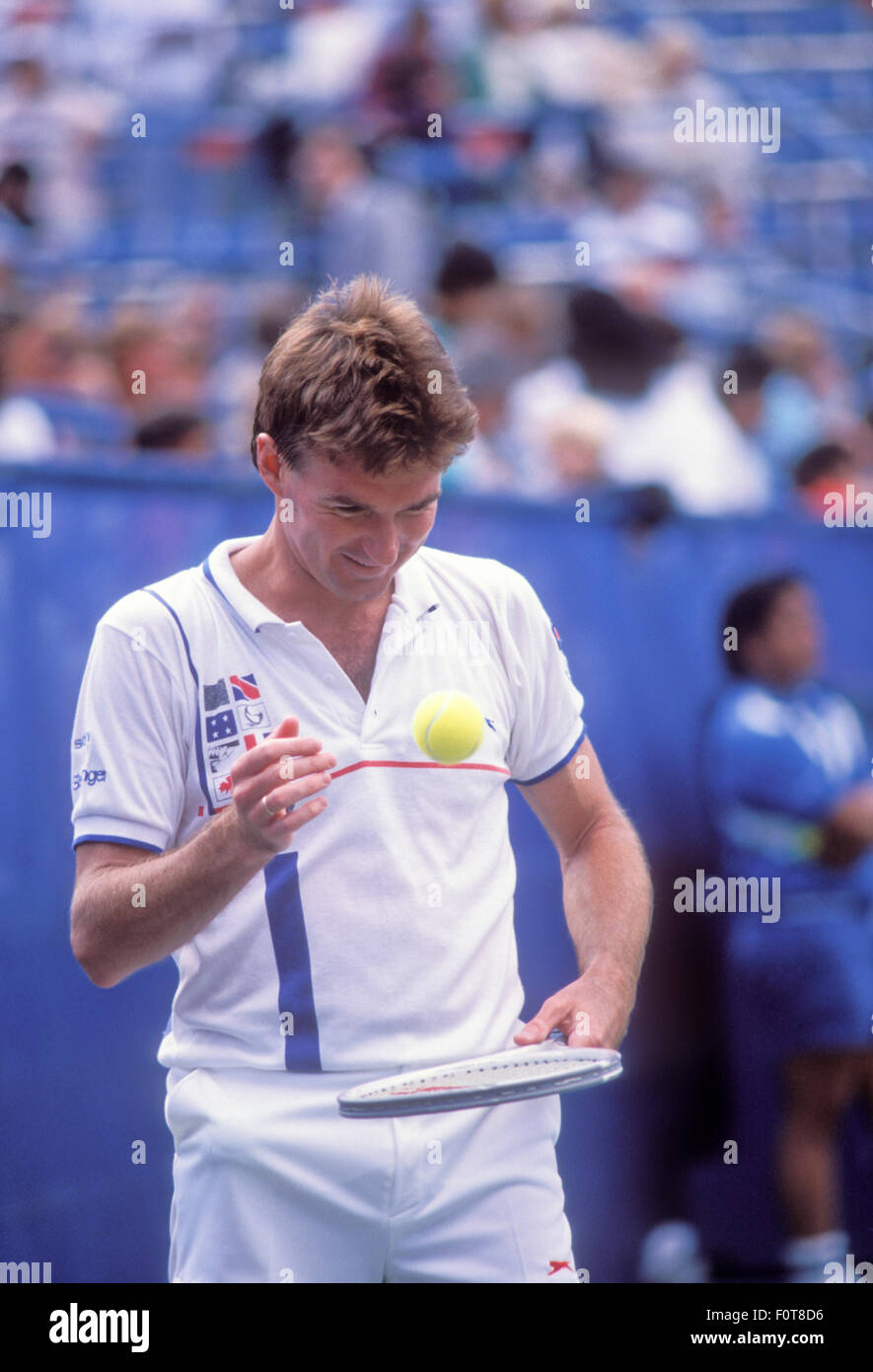 Jimmy Connors in azione presso l'U.S. Aprire il torneo di tennis a Flushing Meadows Park nel settembre 1988 Foto Stock