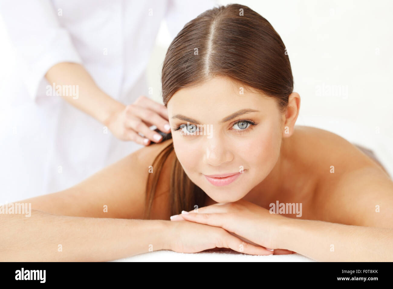 Spa hot stone massage Foto Stock